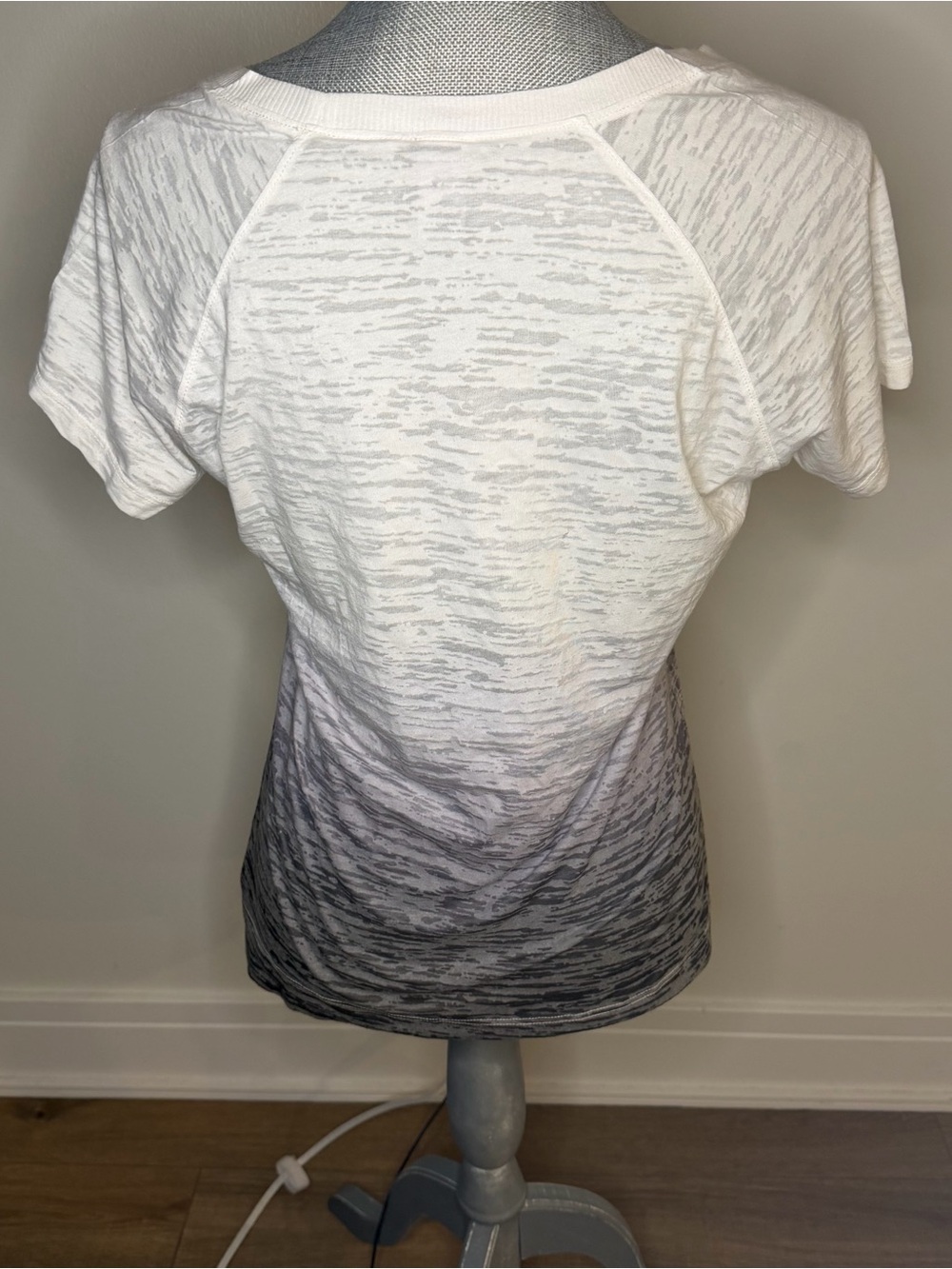 Prana Women’s White and Gray Patterned Short Sleeve Tee, L - Picture 2 of 7